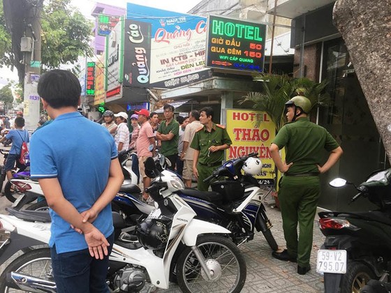 Bị truy bắt, nhóm cướp dùng mã tấu chém công an ảnh 3