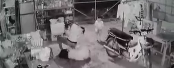 Khởi tố vụ chồng đánh vợ, dìm xuống hồ nước ở Tây Ninh ảnh 1 Khởi tố vụ chồng đánh vợ, dìm xuống hồ nước ở Tây Ninh ảnh 1