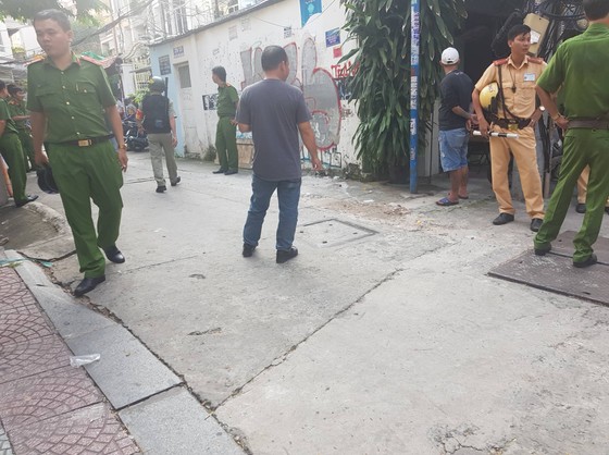 Vụ thẩm phán xâm phạm chỗ ở người khác: Thực nghiệm hiện trường ảnh 2