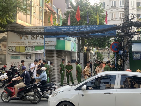 Vụ thẩm phán xâm phạm chỗ ở người khác: Thực nghiệm hiện trường ảnh 3