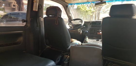 Xe đưa rước học sinh bị bung cửa khiến 2 em rơi ra ngoài đã hết hạn đăng kiểm ảnh 3