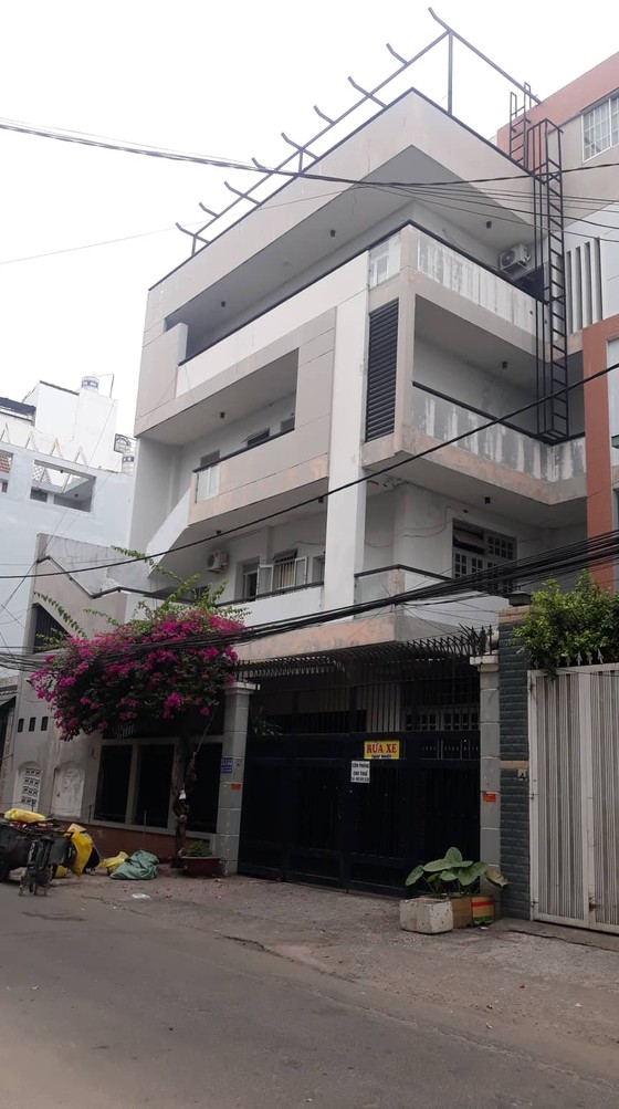 Rơi thang máy, 1 người chết, 2 người bị thương ảnh 2 Rơi thang máy, 1 người chết, 2 người bị thương ảnh 2