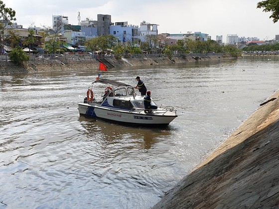 Tìm thấy thi thể hai vợ chồng nhảy kênh Tàu Hủ mất tích ảnh 2