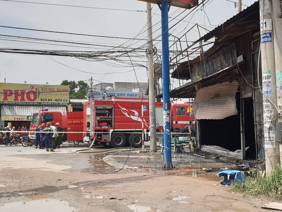 Cháy tiệm cầm đồ, cả gia đình tử vong ảnh 1