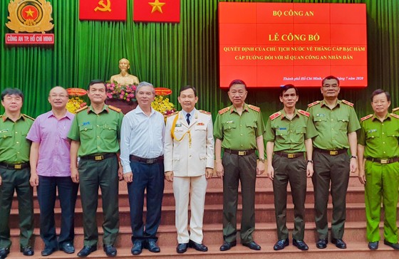 Thăng hàm Thiếu tướng cho Phó Giám đốc Công an TPHCM Đinh Thanh Nhàn ảnh 1 Thăng hàm Thiếu tướng cho Phó Giám đốc Công an TPHCM Đinh Thanh Nhàn ảnh 1