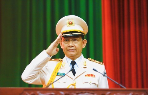 Thăng hàm Thiếu tướng cho đồng chí Đinh Thanh Nhàn. Ảnh: Công an TPHCM 