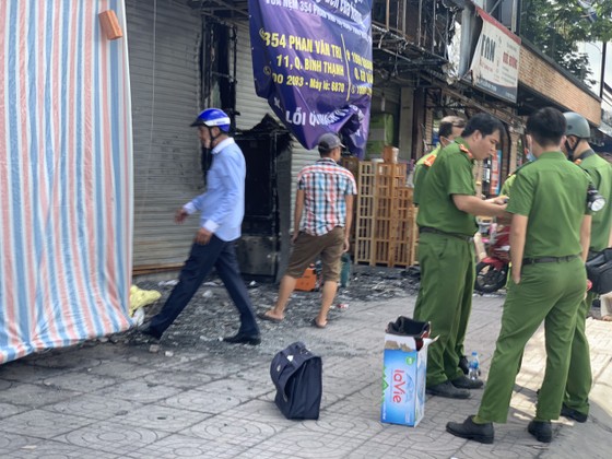 Thực nghiệm hiện trường vụ cháy chi nhánh ngân hàng cùng nhà dân ở quận Gò Vấp ảnh 1