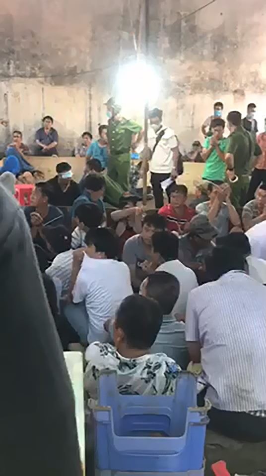 Vụ trường gà với hàng trăm con bạc ở quận 6: Tạm đình chỉ nhiều cán bộ công an ảnh 3 Vụ trường gà với hàng trăm con bạc ở quận 6: Tạm đình chỉ nhiều cán bộ công an ảnh 3