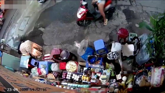 Bắt người phụ nữ chở trẻ con đi trộm cắp ở quận 3 ảnh 1 Bắt người phụ nữ chở trẻ con đi trộm cắp ở quận 3 ảnh 1