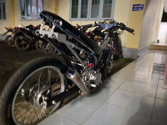 Công an vây bắt nhóm thanh thiếu niên đua xe trái phép ở tỉnh Đồng Nai ảnh 3