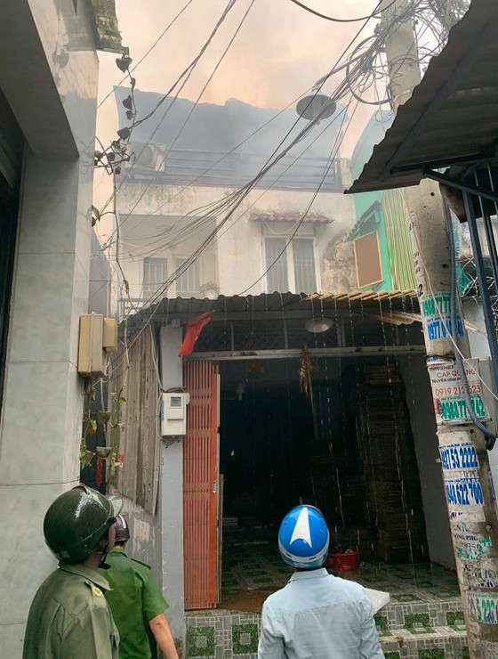 Cháy nhà dân ở đường Tân Hòa Đông, quận 6 ảnh 4