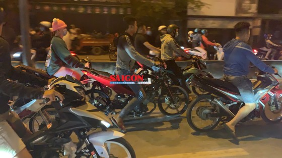 Xử lý 18 người trong vụ hàng trăm “quái xế” bị lực lượng vây bắt ở quận Thủ Đức ảnh 8