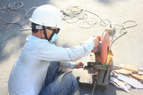 Công an quận Tân Bình tiêu hủy nhiều vũ khí thô sơ các loại ảnh 13