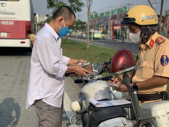TPHCM tăng cường đảm bảo trật tự an toàn giao thông dịp Tết Nguyên đán 2021 ảnh 7