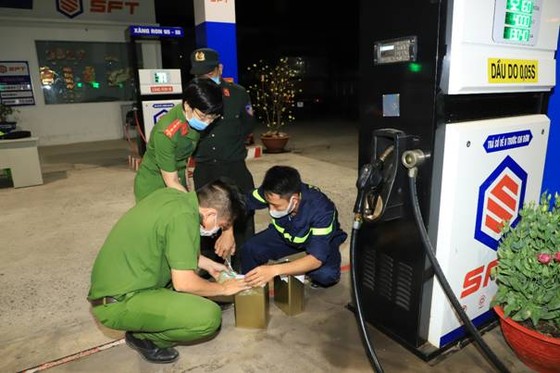 Bắt “ông trùm” chuyên mua bán hoá đơn giả trong đường dây làm xăng giả ở tỉnh Đồng Nai ảnh 6 Bắt “ông trùm” chuyên mua bán hoá đơn giả trong đường dây làm xăng giả ở tỉnh Đồng Nai ảnh 6