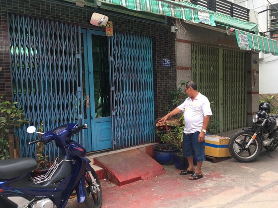 Nhà dân ở quận Bình Tân liên tục bị “khủng bố” bằng sơn ảnh 2