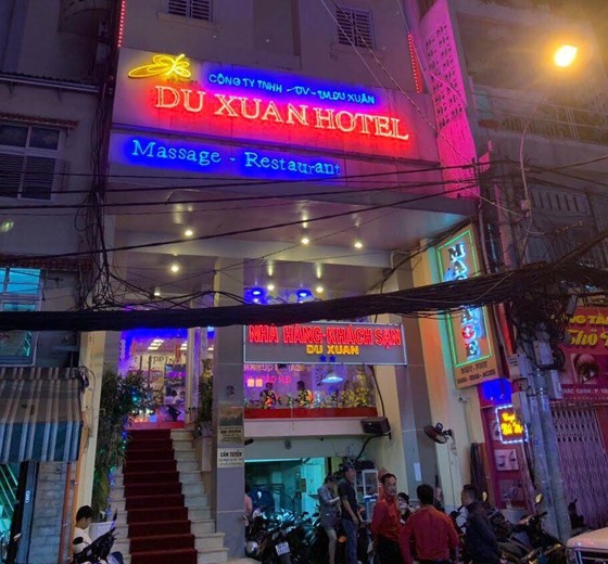 Khởi tố, bắt tạm giam quản lý nhà hàng môi giới cho nữ tiếp viên bán dâm ảnh 2 Khởi tố, bắt tạm giam quản lý nhà hàng môi giới cho nữ tiếp viên bán dâm ảnh 2