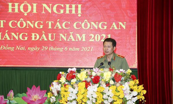 Thăng hàm Thiếu tướng cho Giám đốc Công an tỉnh Đồng Nai Vũ Hồng Văn. Ảnh: CAĐN