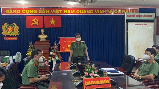 Lãnh đạo Công an TPHCM thăm hỏi, động viên Công an quận 3, quận Tân Bình ảnh 3