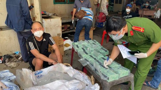 Khởi tố nhóm dùng xe chở gần 100 kg ma tuý từ Campuchia về TPHCM ảnh 2