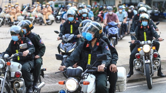 Công an TPHCM ra quân trấn áp tội phạm sau nới lỏng giãn cách xã hội ảnh 8