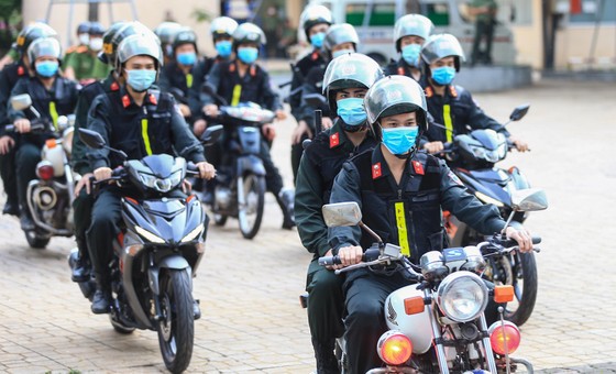 Công an TPHCM ra quân trấn áp tội phạm sau nới lỏng giãn cách xã hội ảnh 10