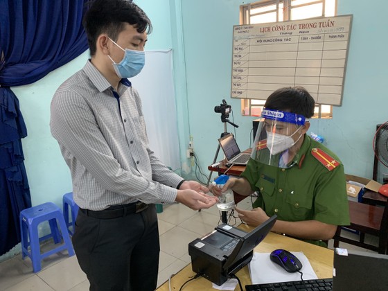 Công an TPHCM khẩn trương cấp căn cước gắn chip cho người dân ảnh 2