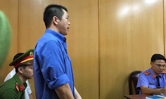 Vụ logo “xe vua“: không đủ căn cứ để khởi tố 80 cảnh sát giao thông, thanh tra giao thông ảnh 2 Vụ logo “xe vua“: không đủ căn cứ để khởi tố 80 cảnh sát giao thông, thanh tra giao thông ảnh 2