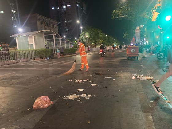 Những người lặng lẽ làm việc trong đêm 29 và rạng sáng mùng 1 Tết Nguyên đán ảnh 3