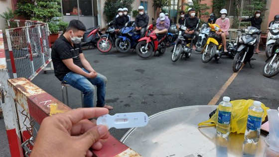 Bắt nhóm “quái xế”, phát hiện 5 người mắc Covid-19 ảnh 4