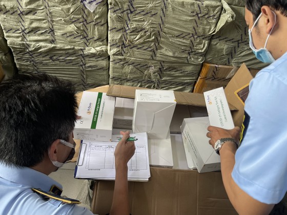 Triệt phá đường dây mua bán kit test, thuốc điều trị Covid-19 ảnh 3