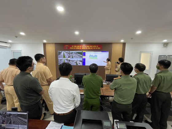 Camera giám sát xử lý vi phạm giao thông trên tuyến Quốc lộ 1A được đưa vào hoạt động ảnh 3