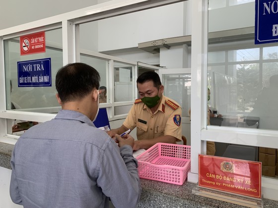 TPHCM: Người dân thuận tiện hơn khi được đăng ký, cấp biển số xe ở huyện, xã, thị trấn ảnh 2