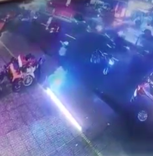 Nam thanh niên nghi dùng súng dọa nhiều người ở TPHCM ảnh 1