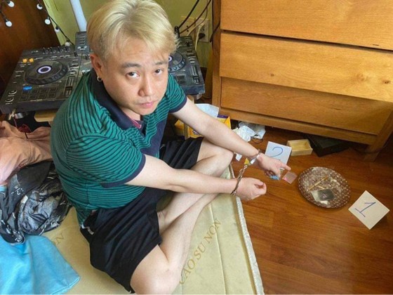 Diễn viên hài Hữu Tín bị khởi tố 2 tội danh ảnh 1