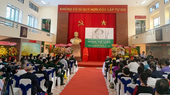 Ra mắt bộ tem và sách nhân kỷ niệm 100 năm ngày sinh Thiếu tướng Hoàng Thế Thiện ảnh 1