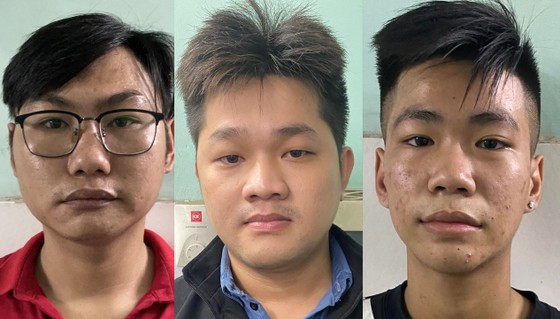 Tạm giữ 7 người bán hàng rong đánh 2 thanh niên ở phố đi bộ Nguyễn Huệ ảnh 1