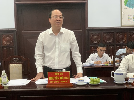 Phó Bí thư Thành ủy TPHCM Nguyễn Hồ Hải phát biểu tại buổi làm việc. Ảnh: CHÍ THẠCH 