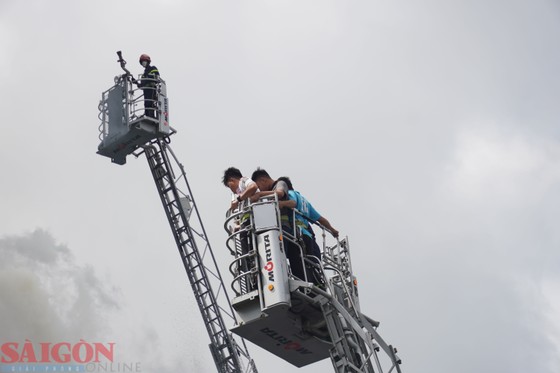 Gần 10.000 người tham gia diễn tập chữa cháy ở tòa nhà Saigon Centre ảnh 38