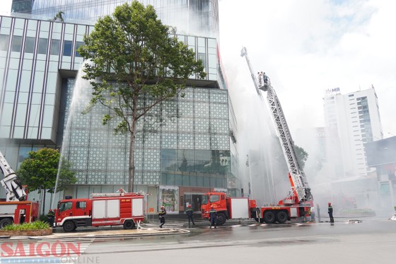 Gần 10.000 người tham gia diễn tập chữa cháy ở tòa nhà Saigon Centre ảnh 7