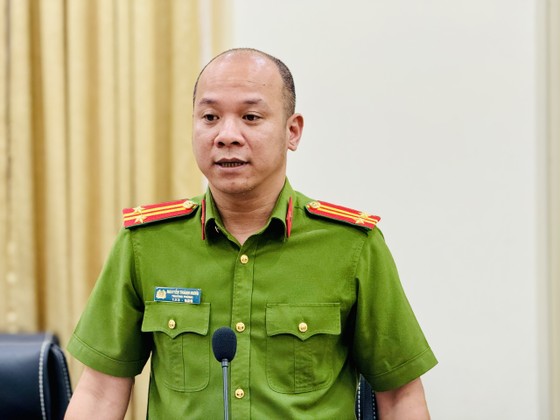 Trung tá Nguyễn Thành Hưng, Trưởng Phòng PC02 chia sẻ về việc truy bắt nhóm cướp ngân hàng dùng súng. Ảnh: CHÍ THẠCH ảnh 1