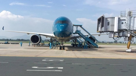 3 chuyến bay chở 700 du khách bị mắc kẹt tại Đà Nẵng về Hà Nội và TPHCM