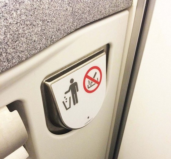 Một hành khách hút thuốc trên máy bay bị cấm bay 12 tháng