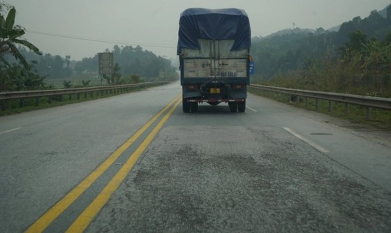 Mặt đường cao tốc Nội Bài - Lào Cai không êm thuận