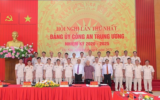 Tổng Bí thư Nguyễn Phú Trọng: Chú ý xây dựng con người, 'quân phải tinh, tướng phải mạnh' ảnh 4