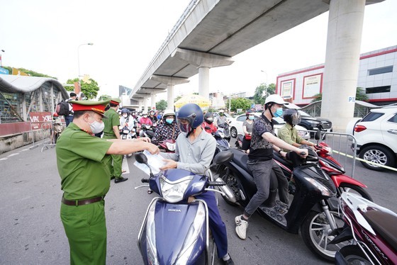 Điều kiện để người ngoại tỉnh vào TP Hà Nội ảnh 1