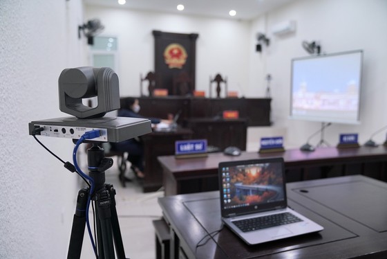 Hình ảnh phiên tòa xét xử trực tuyến được truyền trực tiếp tới 30 quận, huyện tại Hà Nội ảnh 5 Hình ảnh phiên tòa xét xử trực tuyến được truyền trực tiếp tới 30 quận, huyện tại Hà Nội ảnh 5