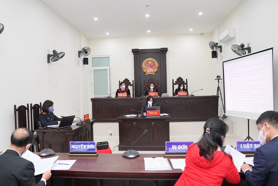 Hình ảnh phiên tòa xét xử trực tuyến được truyền trực tiếp tới 30 quận, huyện tại Hà Nội ảnh 3 Hình ảnh phiên tòa xét xử trực tuyến được truyền trực tiếp tới 30 quận, huyện tại Hà Nội ảnh 3