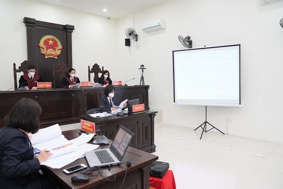 Hình ảnh phiên tòa xét xử trực tuyến được truyền trực tiếp tới 30 quận, huyện tại Hà Nội ảnh 4 Hình ảnh phiên tòa xét xử trực tuyến được truyền trực tiếp tới 30 quận, huyện tại Hà Nội ảnh 4