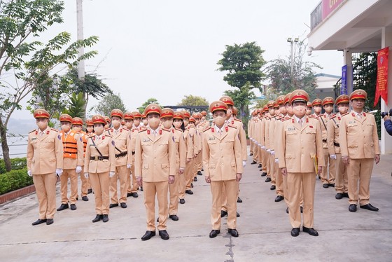 Cảnh sát giao thông ra quân đợt cao điểm Tết Dương lịch, Tết Nguyên đán ảnh 2 Cảnh sát giao thông ra quân đợt cao điểm Tết Dương lịch, Tết Nguyên đán ảnh 2